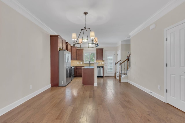 1020 Rural Plains Cir, Franklin, TN 37064 - kitchen featuring crown molding, appliances with stainless steel finishes, light wood-type flooring, a sink, and an inviting chandelier