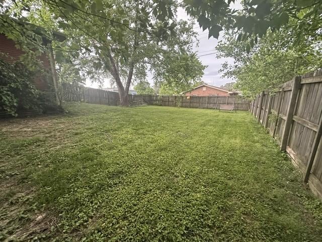 view of yard featuring a fenced backyard