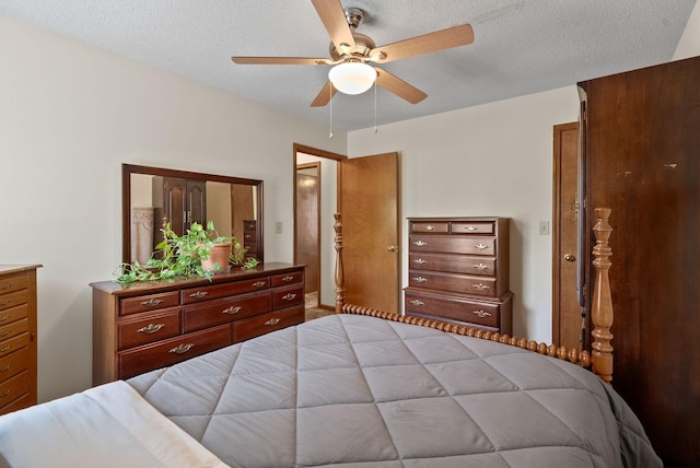 757 Acorn Dr, Clarksville, TN 37043 - bedroom featuring ceiling fan and a textured ceiling