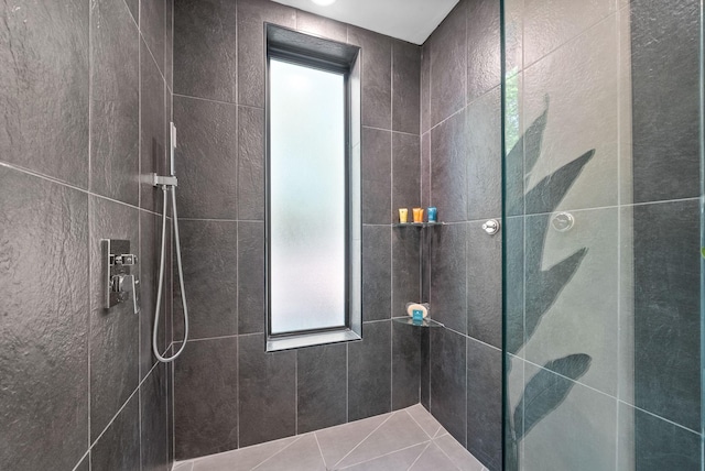 full bathroom featuring tiled shower