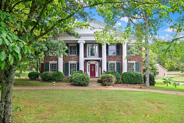2142 Braly Ln, Pulaski, TN 38478 - greek revival house with brick siding and a front lawn