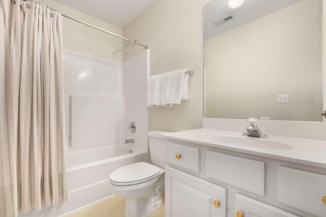 bathroom featuring vanity, toilet, visible vents, and shower / tub combo with curtain
