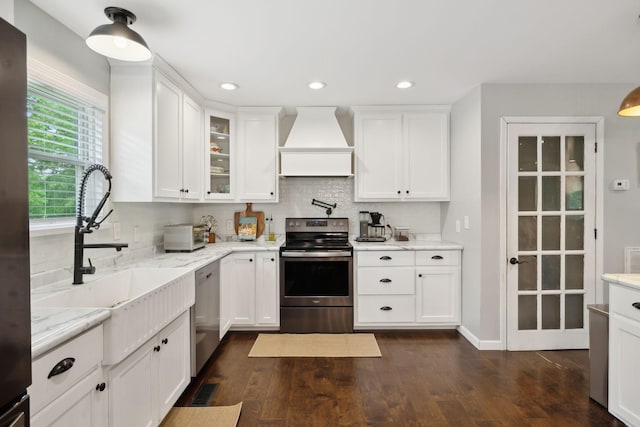 790 Noah Dr, Hohenwald, TN 38462 - kitchen featuring dark wood finished floors, a sink, premium range hood, stainless steel appliances, and white cabinets