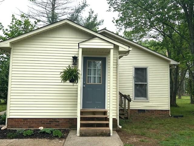 1712 Franklin Pike, Lewisburg, TN 37091 - exterior space featuring entry steps and crawl space