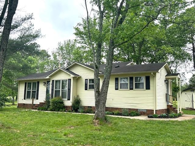 1712 Franklin Pike, Lewisburg, TN 37091 - single story home with a front yard and crawl space