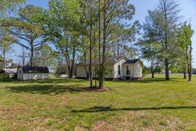 1712 Franklin Pike, Lewisburg, TN 37091 - view of yard featuring a storage unit and an outdoor structure