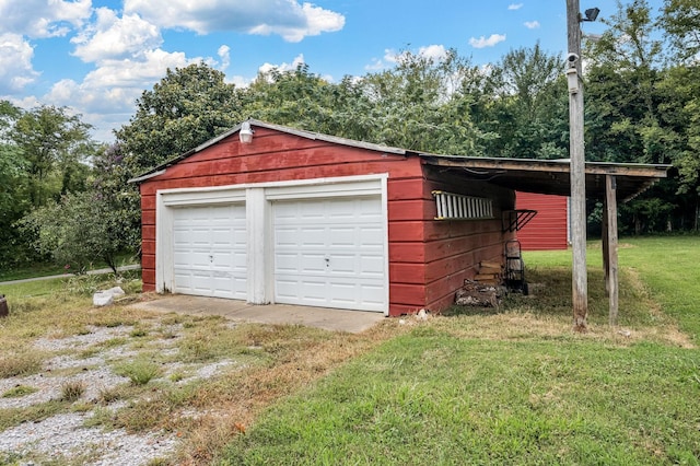 view of detached garage