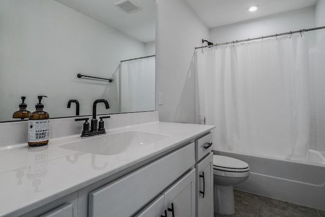 1055 Inez Dr, Smyrna, TN 37167 - bathroom with vanity, toilet, shower / tub combo with curtain, and recessed lighting