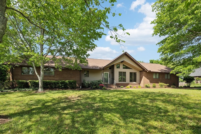 1314 Huntington Dr, Columbia, TN 38401 - view of front of property featuring a front yard and brick siding