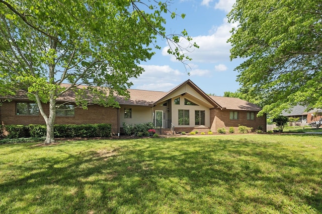 1314 Huntington Dr, Columbia, TN 38401 - view of front of house with a front lawn and brick siding