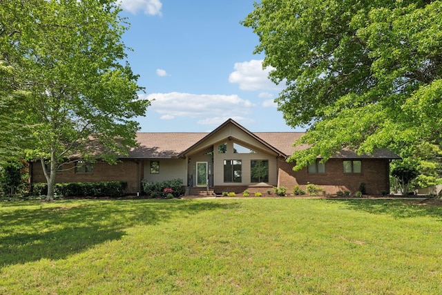 1314 Huntington Dr, Columbia, TN 38401 - view of front facade with brick siding, roof with shingles, and a front yard