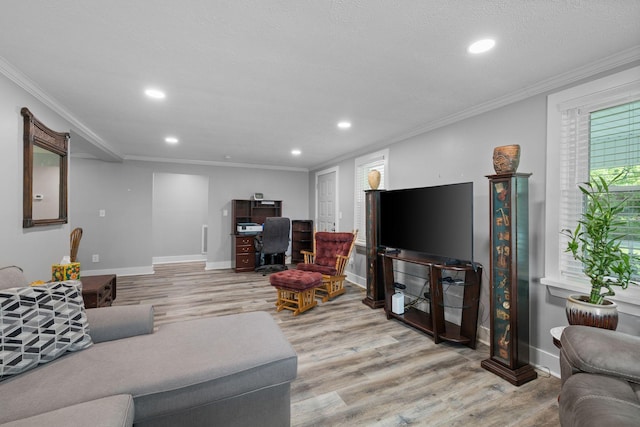 living room featuring light wood-style floors, baseboards, and recessed lighting