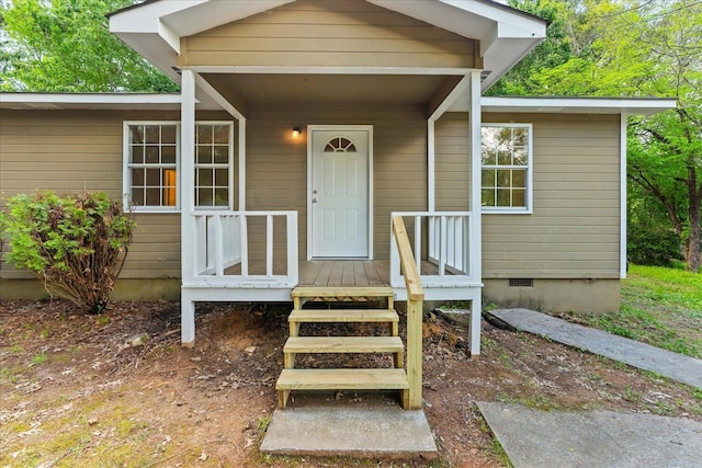 entrance to property with crawl space