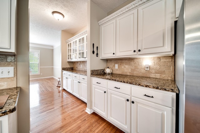 116 N Wynridge Way, Goodlettsville, TN 37072 - kitchen featuring freestanding refrigerator, a textured ceiling, baseboards, light wood-type flooring, and white cabinetry