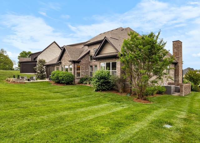 view of front of home featuring brick siding, a front lawn, and roof with shingles