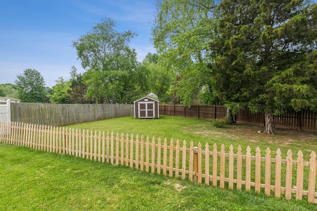 view of yard with an outdoor structure, a shed, and a fenced backyard