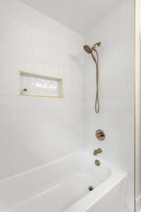bathroom featuring shower / tub combination