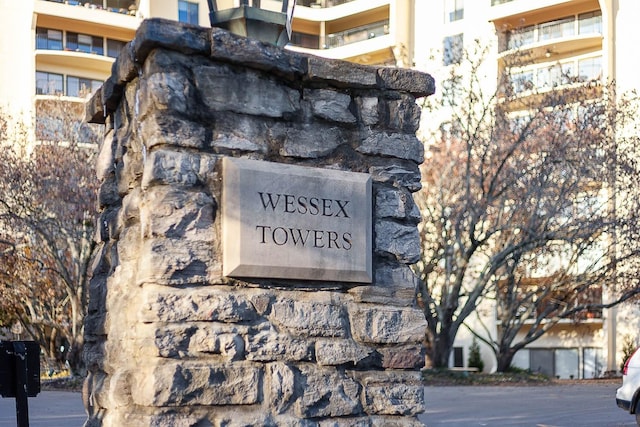 view of community / neighborhood sign