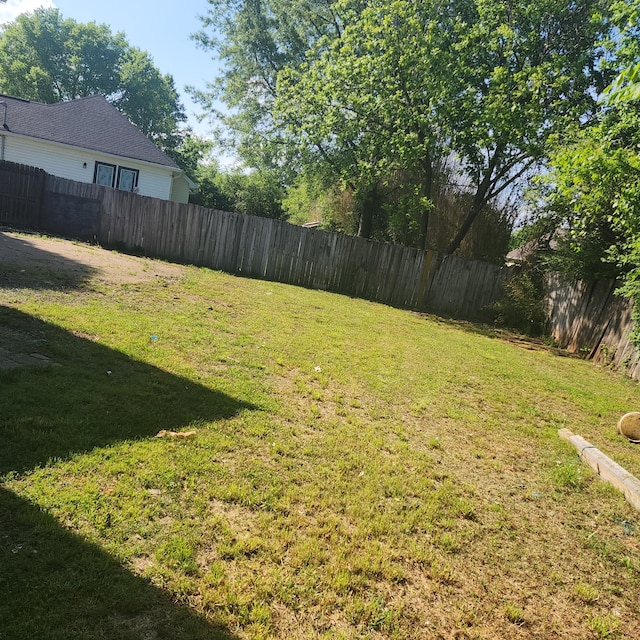 view of yard featuring a fenced backyard