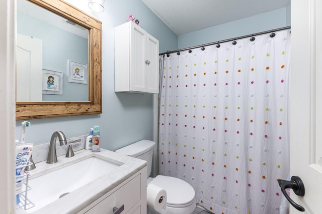 1137 Stillwood Dr, Clarksville, TN 37042 - full bathroom featuring toilet, vanity, and a shower with curtain