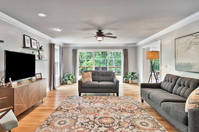 living area featuring recessed lighting, baseboards, light wood finished floors, ceiling fan, and crown molding