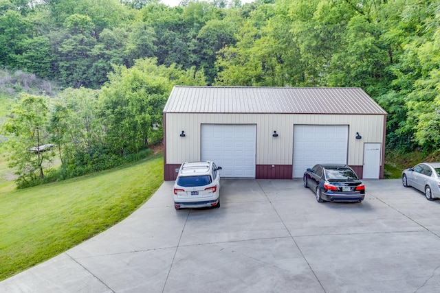 1545 Gravel Hill Rd, Columbia, TN 38401 - detached garage featuring a wooded view