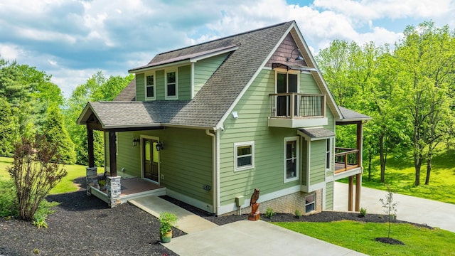 1545 Gravel Hill Rd, Columbia, TN 38401 - rear view of house featuring roof with shingles, a porch, a balcony, a yard, and driveway