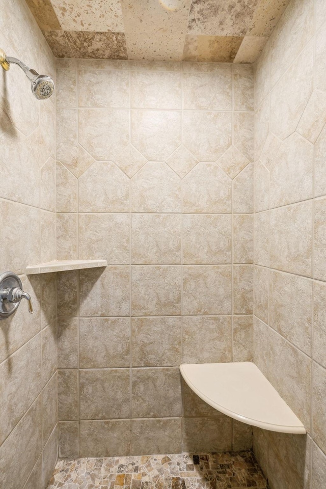 full bath featuring tiled shower