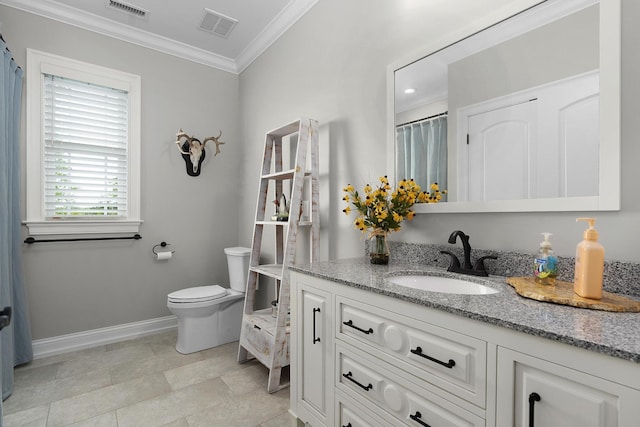 full bath with crown molding, baseboards, toilet, and visible vents