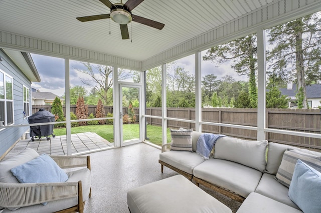 sunroom / solarium featuring an outdoor living space and a ceiling fan