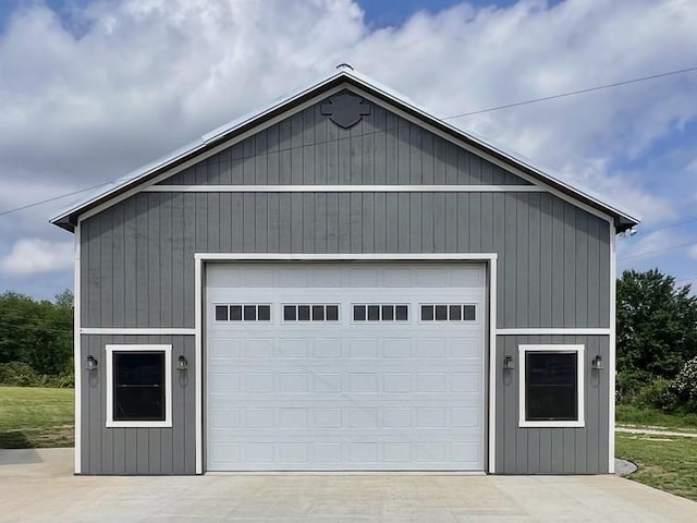view of detached garage