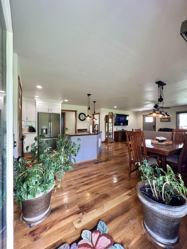 dining room with light wood-style floors, recessed lighting, and ceiling fan