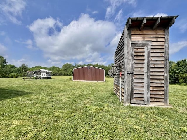 view of outdoor structure with an outdoor structure