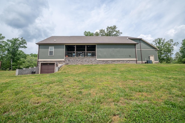 217 Rockhouse Rd, Hohenwald, TN 38462 - view of front facade featuring an attached garage, stone siding, and a front yard