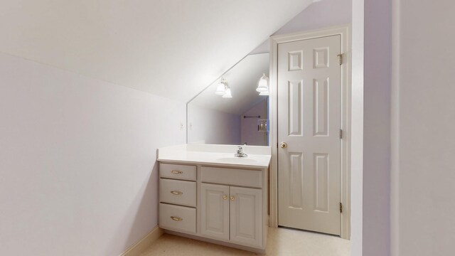 309 New Kent Ct, Tullahoma, TN 37388 - bathroom with vaulted ceiling and vanity