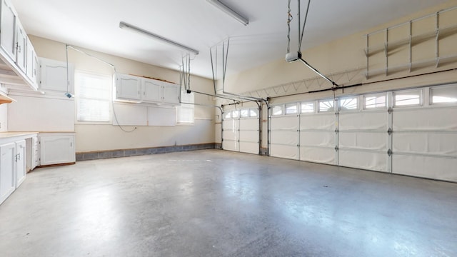 309 New Kent Ct, Tullahoma, TN 37388 - garage with a garage door opener