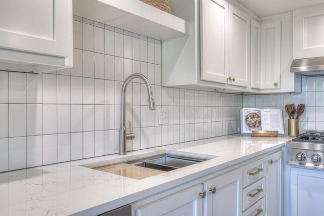 601 Foxborough Sq W, Brentwood, TN 37027 - kitchen with a sink, tasteful backsplash, white cabinets, and wall chimney range hood