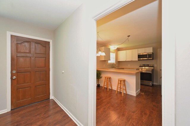 102 Moore Ave, Portland, TN 37148 - entryway featuring baseboards and dark wood-style flooring