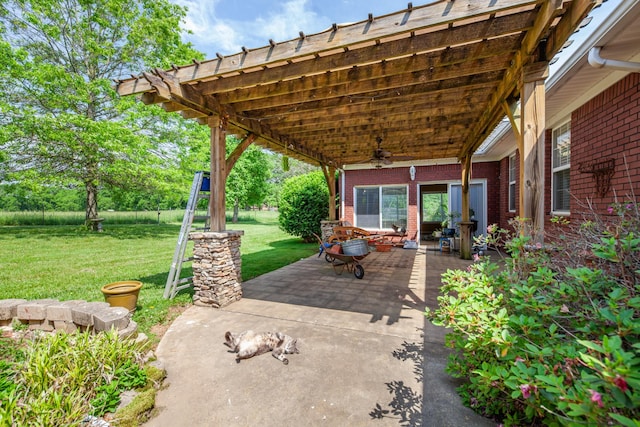 447 Canaan Rd, Columbia, TN 38401 - view of patio / terrace featuring ceiling fan