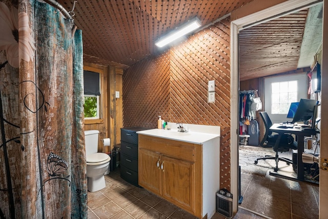 4231 Lylewood Rd, Indian Mound, TN 37079 - full bath featuring tile patterned flooring, a shower with curtain, toilet, and vanity