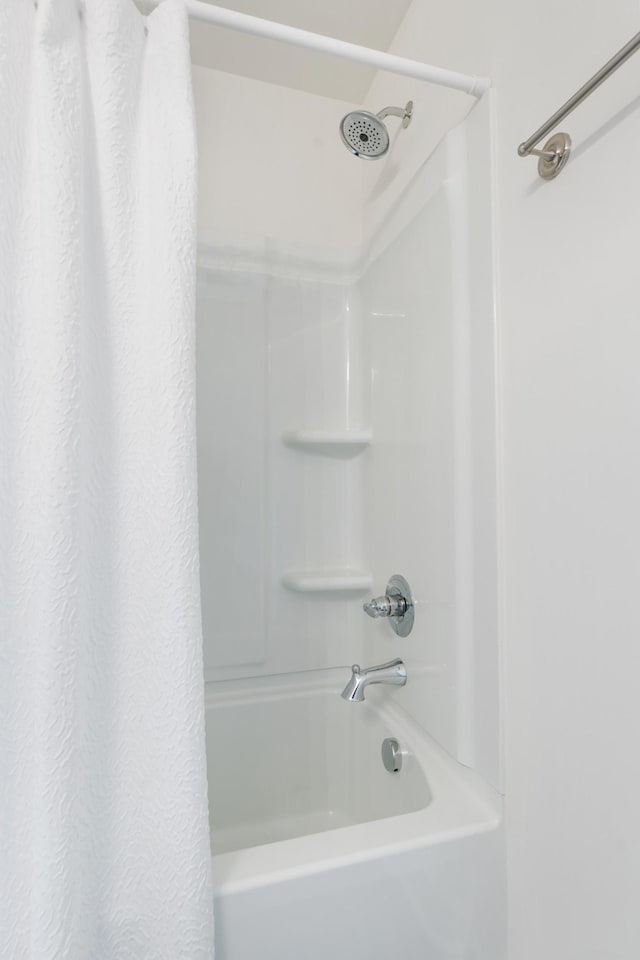 301 Harper Lndg Unit 301, Chapel Hill, TN 37034 - full bath with shower / bath combo with shower curtain