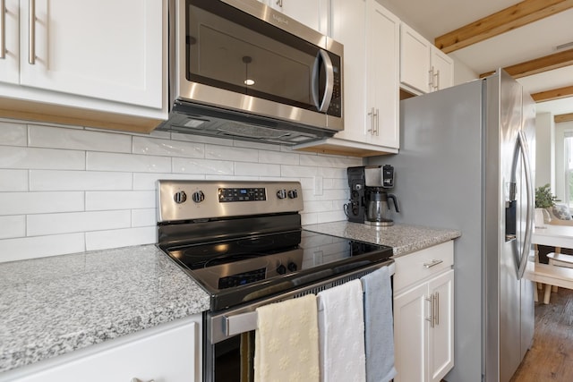 301 Harper Lndg Unit 301, Chapel Hill, TN 37034 - kitchen with stainless steel appliances, white cabinetry, tasteful backsplash, and beamed ceiling