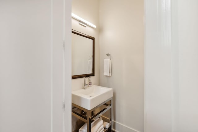 bathroom featuring a sink and baseboards