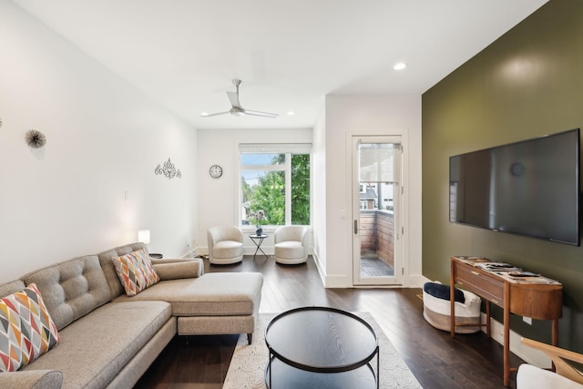 living room with recessed lighting, dark wood-style flooring, ceiling fan, and baseboards