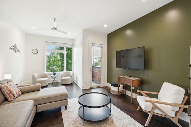 living area with recessed lighting, a ceiling fan, dark wood-style flooring, and baseboards