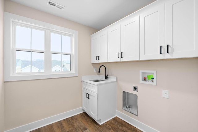 538 Judah Cir, Clarksville, TN 37042 - laundry room featuring visible vents, baseboards, hookup for a washing machine, a sink, and hookup for an electric dryer