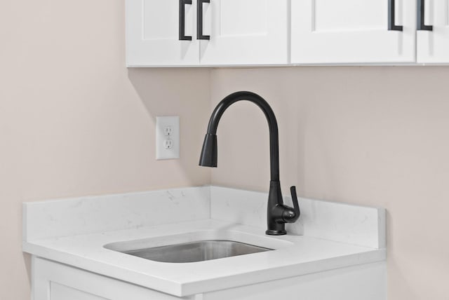 538 Judah Cir, Clarksville, TN 37042 - interior details with a sink, light countertops, and white cabinetry