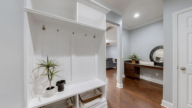 mudroom featuring recessed lighting, baseboards, visible vents, crown molding, and wood finished floors