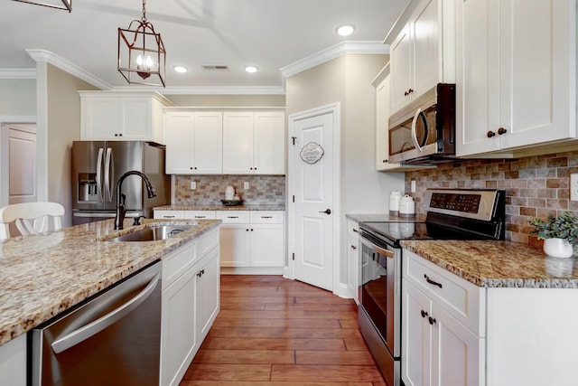 5014 Rainier Dr, Chapel Hill, TN 37034 - kitchen featuring stainless steel appliances, a sink, ornamental molding, recessed lighting, and white cabinetry