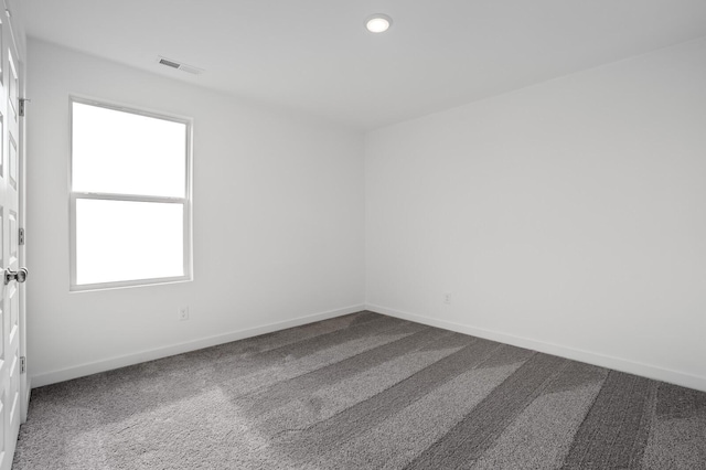 carpeted spare room with visible vents, recessed lighting, and baseboards